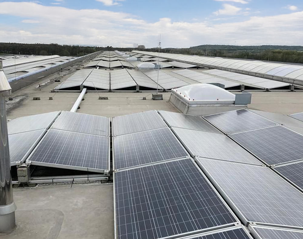Lagerhalle eines Kunden mit Photovoltaikanlage